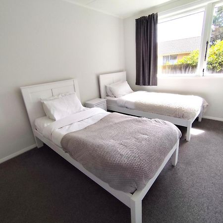 3-Bedroom House-Big Yard- Netflix Hamilton Exteriör bild