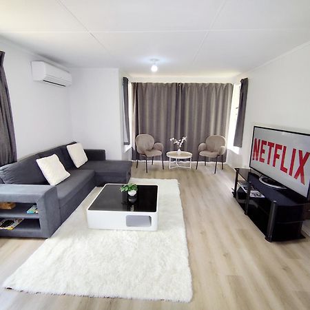 3-Bedroom House-Big Yard- Netflix Hamilton Exteriör bild
