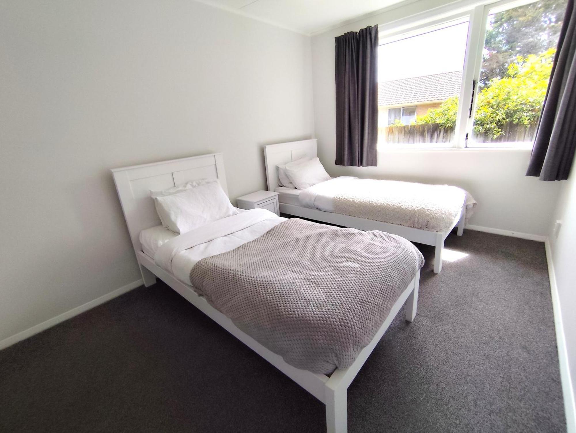3-Bedroom House-Big Yard- Netflix Hamilton Exteriör bild