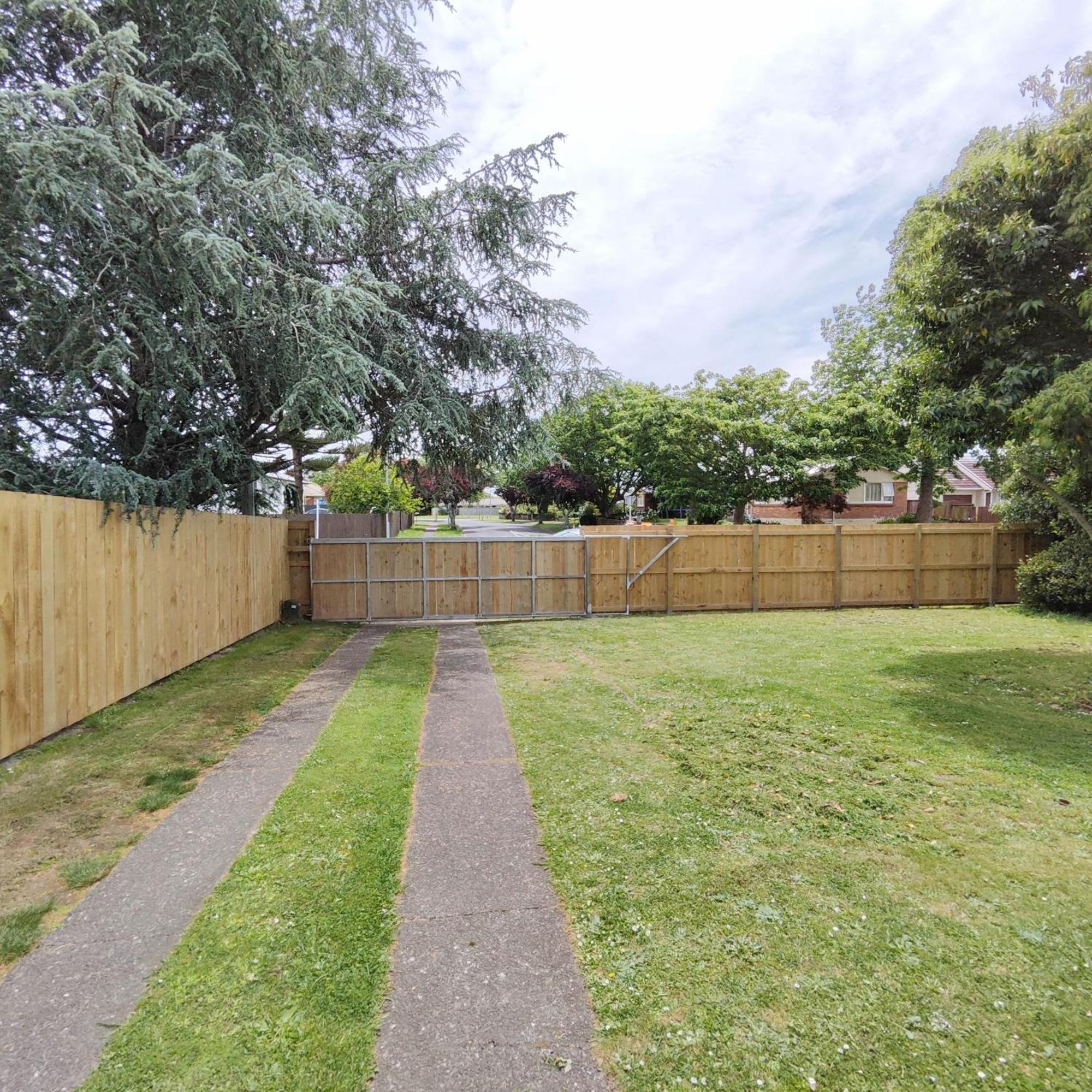3-Bedroom House-Big Yard- Netflix Hamilton Exteriör bild