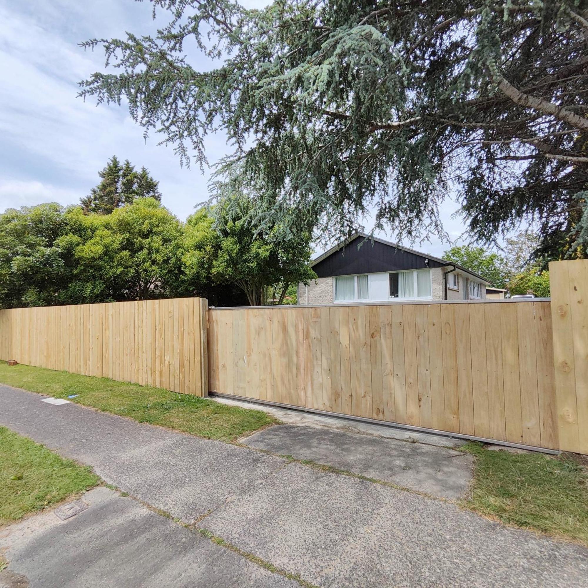 3-Bedroom House-Big Yard- Netflix Hamilton Exteriör bild