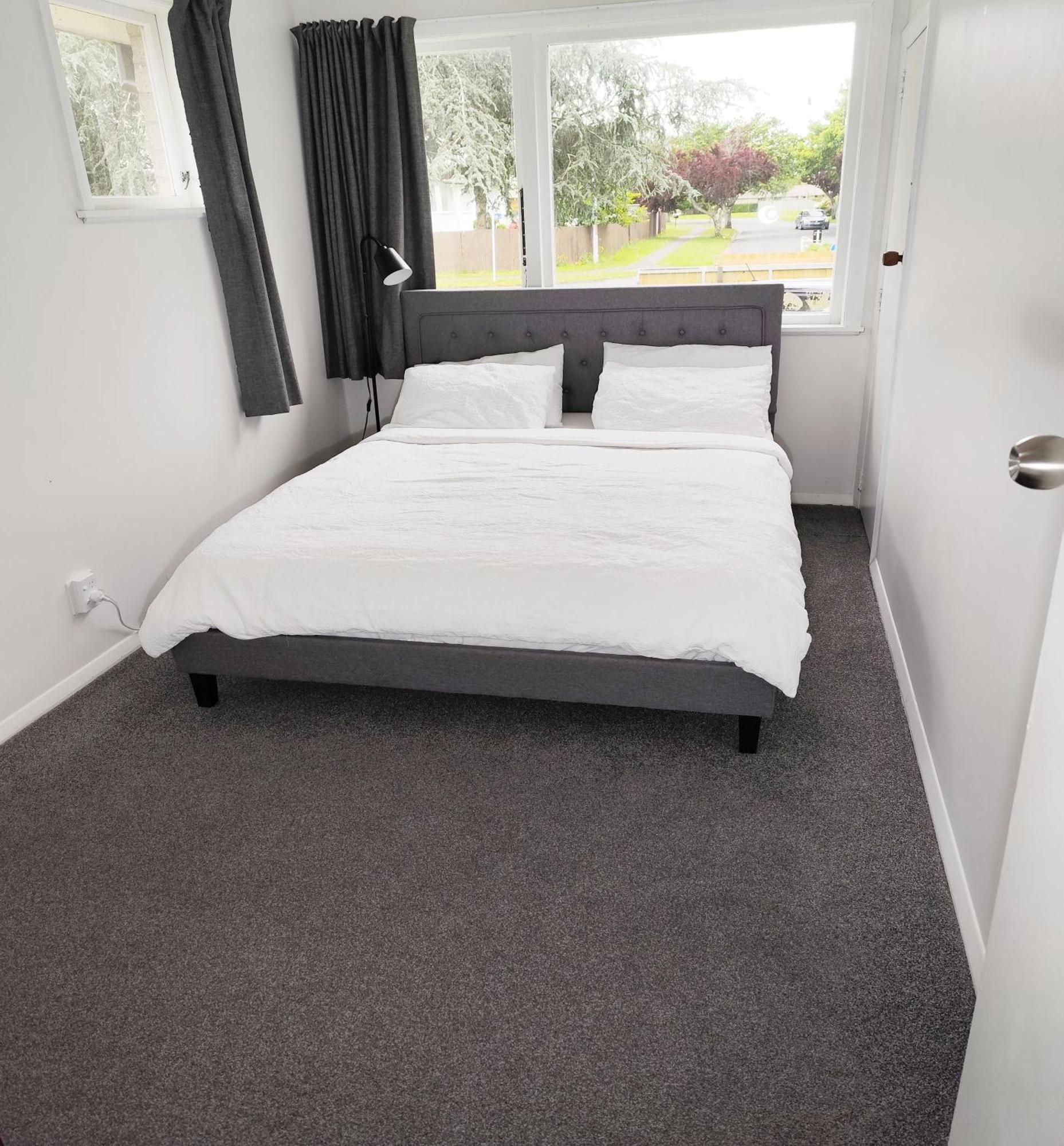 3-Bedroom House-Big Yard- Netflix Hamilton Exteriör bild