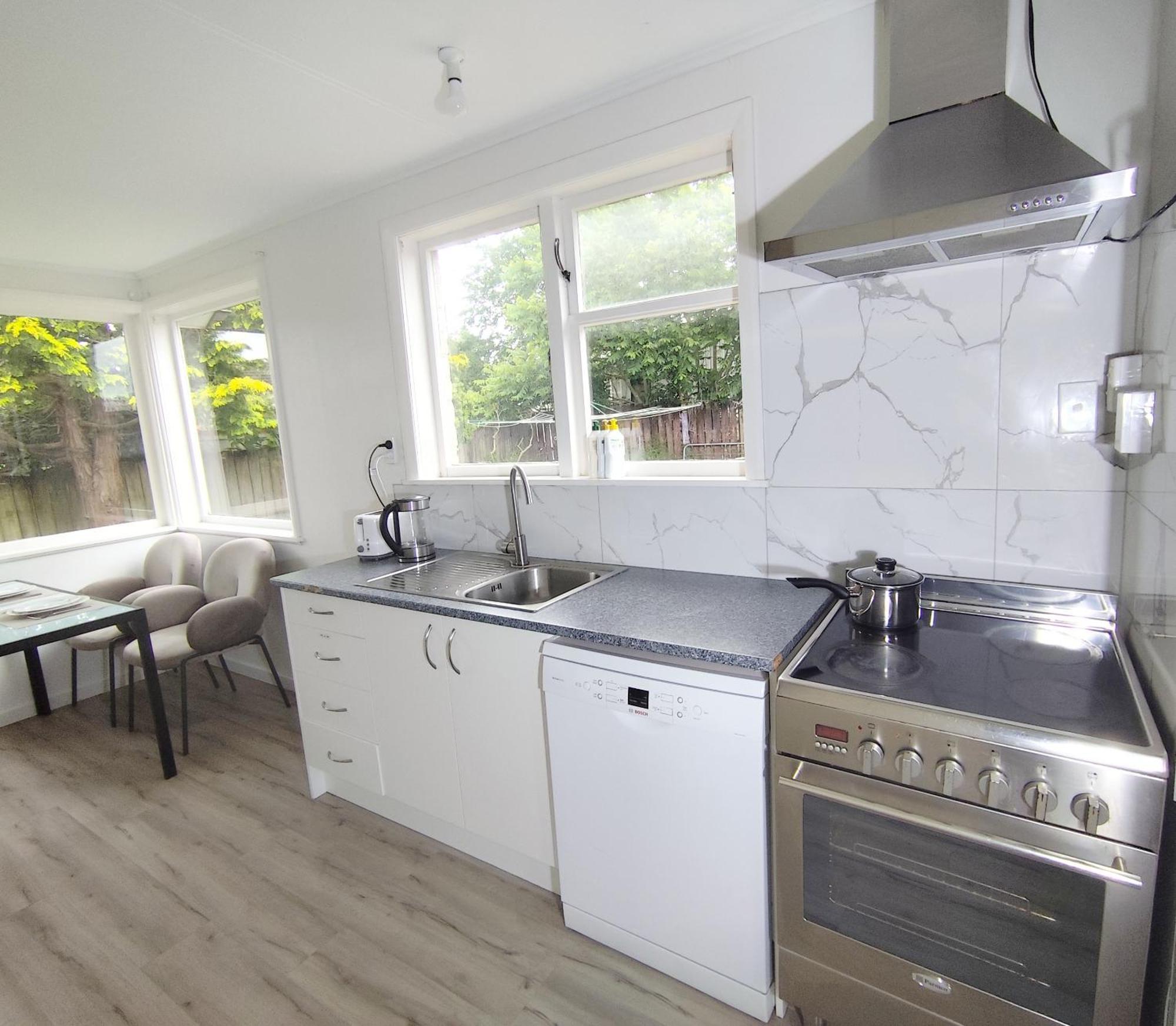 3-Bedroom House-Big Yard- Netflix Hamilton Exteriör bild