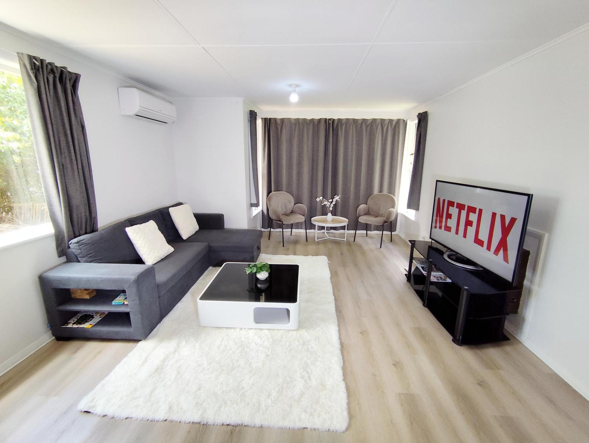 3-Bedroom House-Big Yard- Netflix Hamilton Exteriör bild